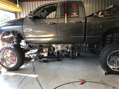 Air bag suspension for lifted trucks